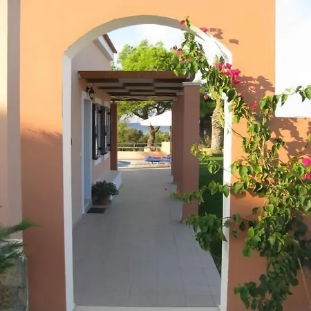 Remetzo Village Lixouri