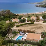 Remetzo Village Ξενοδοχείο 3*